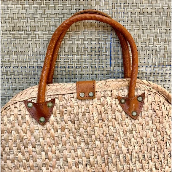 🌟HP🌟VTG 1980s Woven Palm Straw Handbag with Leather Accents - Picture 11 of 16